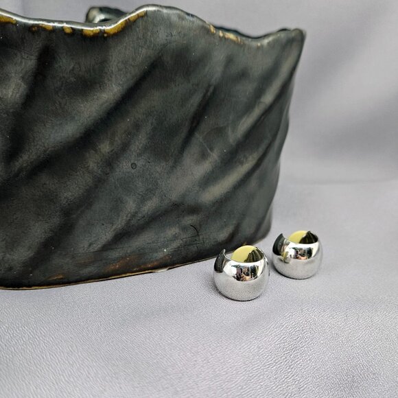 Silver tone, Wide Hoop, Post Earrings by Sarah Coventry Vintage (90s)  - 1/2" - Picture 6 of 8